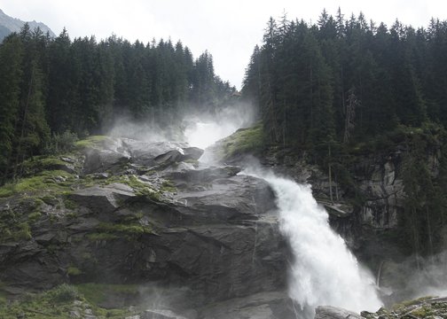 Fototapeta Górski wodospad rzeczny – kaskada skalna (waterfall)