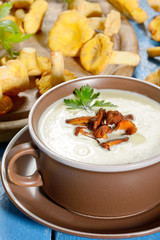 Cream soup with chanterelle mushrooms