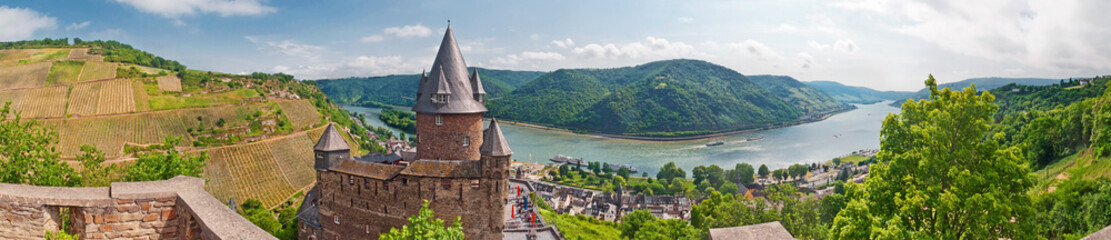 Burg Stahleck über dem Rhein bei Bacharach  - obrazy, fototapety, plakaty