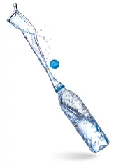 Fototapeten Wasser aus einer Plastikflasche auffüllen © showcake
