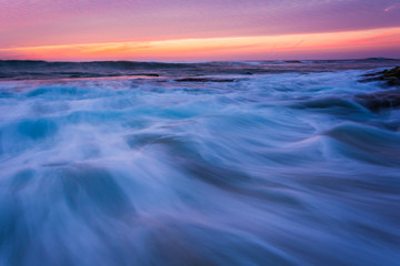 Fototapeta na wymiar Waves in the Pacific Ocean at sunset, in La Jolla, California.