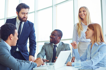 Obraz premium Taking part in discussion