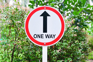 One way arrow sign