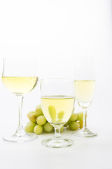 White wine and grapes