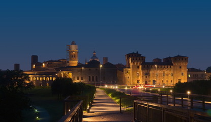Fototapeta na wymiar Nächtliche Ansicht von Mantua / Lombardei / Italien