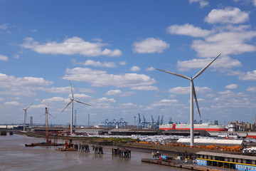 Fototapeta na wymiar Port of Tilbury Wind Turbines 