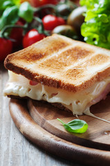 Toas with ham and cheese