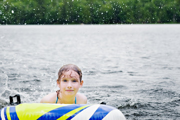 Obraz premium girl in the lake