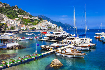 Fototapeta na wymiar luxury vacation in Italy, Amalfi coast