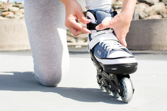 woman with roller skate