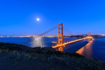 Fototapeta premium Golden gate bridge at night , San Francisco