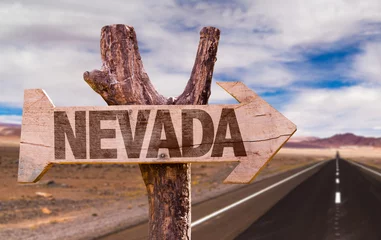 Gordijnen Nevada wooden sign with desert road background © gustavofrazao