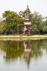 Fototapeta premium Sukhothai - Historischer Park - Wat Traphang Ngoen