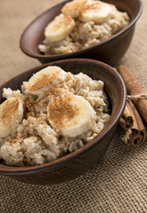Oatmeal with banana and cinnamon