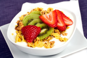 Greek yogurt, kiwis, strawberries & Gluten-Free Granola
