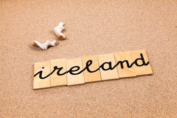 Words formed from small pieces of wood containing a sun and beach tourist destination, Ireland