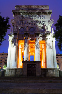 Monumento torre, notturno, primo piano panorama notturno