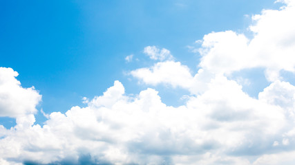 Obraz na płótnie Canvas clear blue sky with cloud.