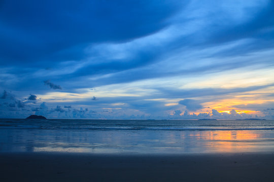 Fototapeta beautiful sunrise on tropical sea