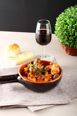 Chicken with tomato sauce, capers and olives