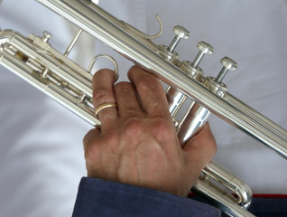 Obraz premium trumpeter with the trumpet in hand