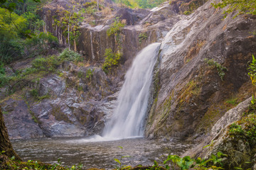 Fototapeta premium Waterfall in deep rain forest jungle. (Mae Re Wa Waterfalls Moko