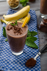 Chocolate-banana smoothie