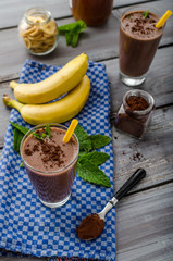 Chocolate-banana smoothie