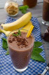 Chocolate-banana smoothie