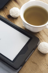 E-book reader and tea