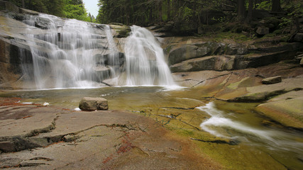 Mummelfall/ dieser sehenswerte Wasserfall stürzt über eine ca. 10m hohe Felsstufe und hat am Grund die als Riesentöpfe oder Teufelsaugen bekannten Ausspülungen geschaffen © pyrit