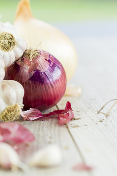Red onion and garlic bulbs
