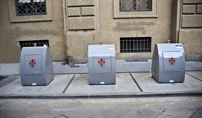 Florence. Containers for separate reception of garbage.