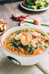 Spicy and Soup Curry with Shrimp and Vegetable Omelet