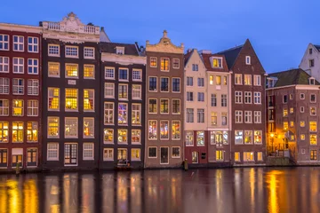 Zelfklevend Fotobehang Canal houses on Damrak in Amsterdam © creativenature.nl