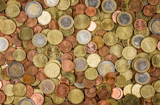 Hintergrund mit vielen Euro Münzen