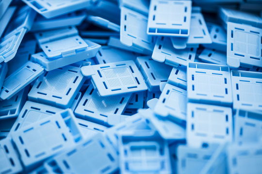 Embedding cassettes for histological examination