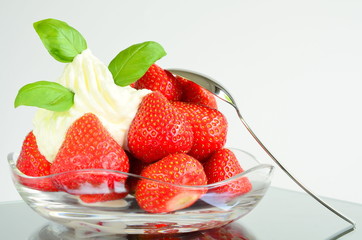 Erdbeeren mit Sahne