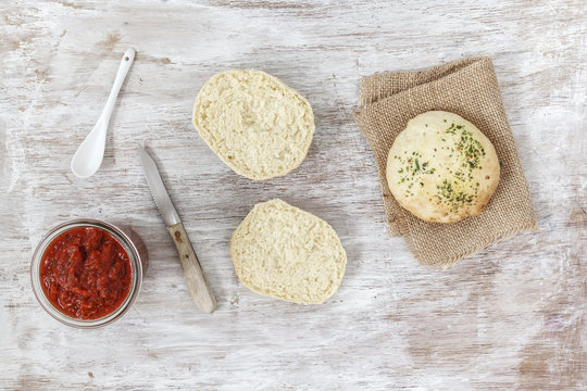 Preparing gratinated pita breads