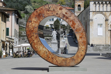 pietrasanta, toscana, italien, kunst, skulptur, bildhauer, ausstellung, bronze, marmor, granit, versilia, dali, Marina di Pietrasanta, Versiliana, Rathaus,