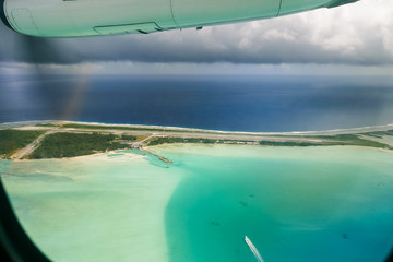 arrivée en avion sur Bora Bora - obrazy, fototapety, plakaty