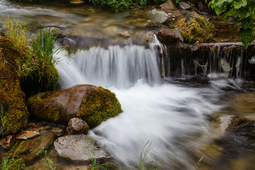Fototapeta na wymiar Río en el valle de leitareigos, Asturias