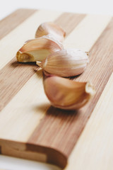Raw garlic aloves on the cutting board