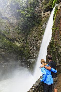 Ecuador, Tungurahua, Banos de Agua Santa, tourists at waterfall Pailon del Diablo