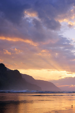 USA, Hawaii, Hanalei, Sunset at Kee Beach and view to Na Pali Coast