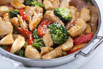 Chicken and vegetables stir fry