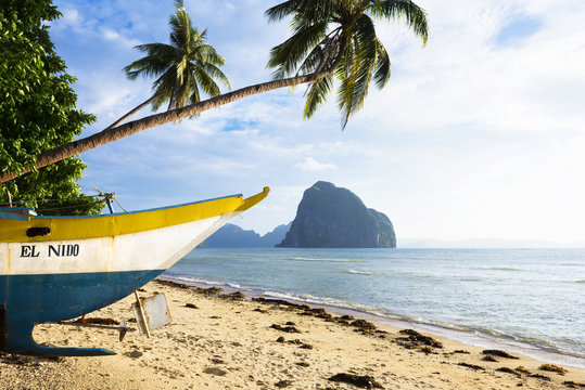 Philippines, Palawan, El Nido, Las Cabanas beach, fishing boat at beach