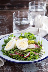 Fresh salad with lettuce, asparagus and eggs