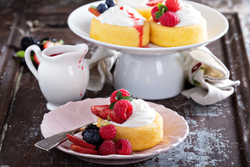 Pasrtry cups filled with cream and fresh berries