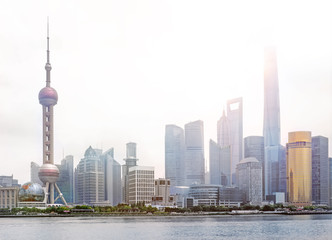 Obraz premium Skyline von Pudong in Shanghai im Sonnenschein